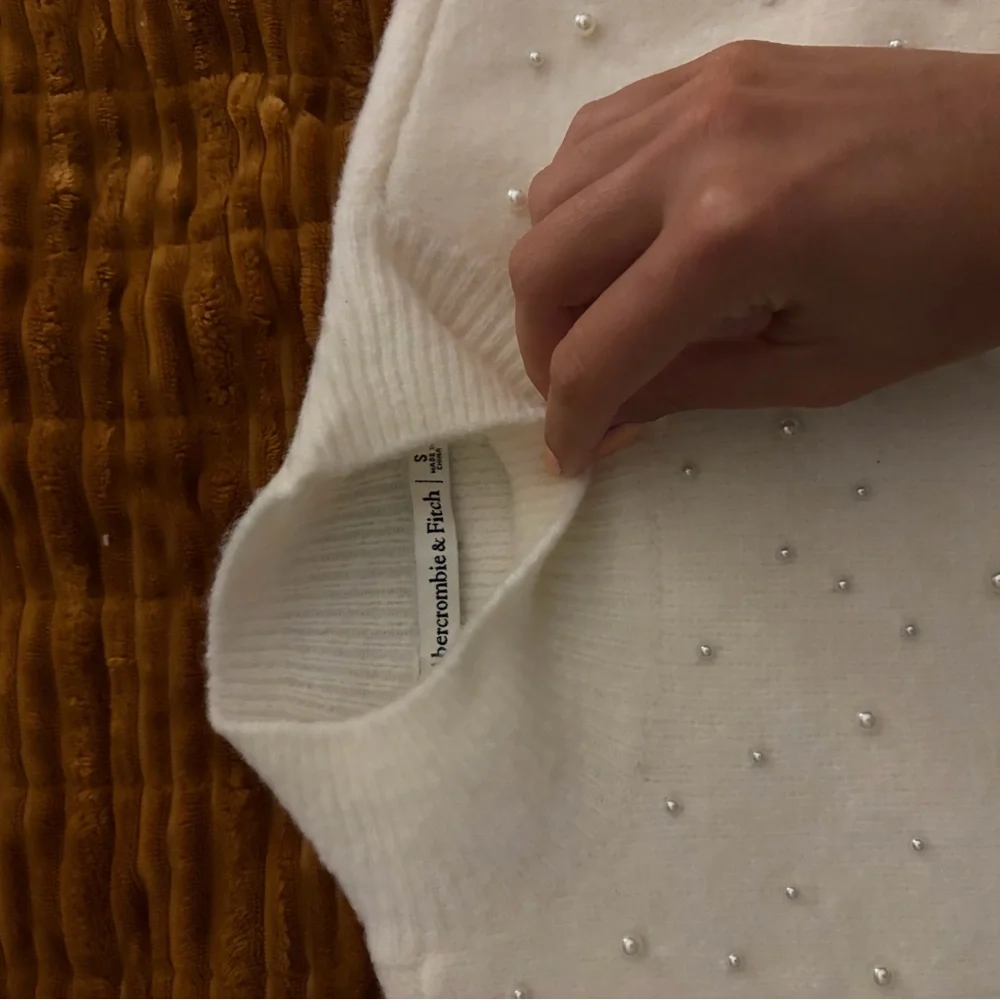 NWT Abercrombie Pearl Embellished Mockneck Sweater Tee - Picture 7 of 10